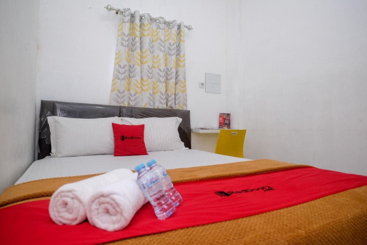Reddoorz Near Politeknik Manado Hotel Bagian luar foto